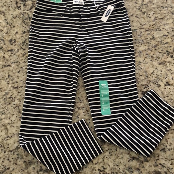 Old navy pants - Picture 2 of 4